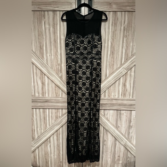 Lace overlay PU Leather trim mermaid gown - Picture 2 of 6